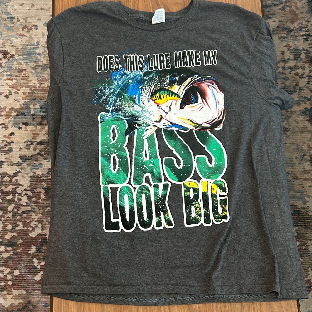 Men’s Gray Bass Fishing Graphic T-Shirt